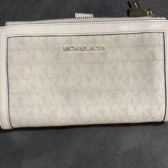 Michael Kors adele logo smartphone wallet - Picture 9 of 10